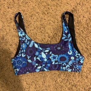 Kulani kinis bikini top.